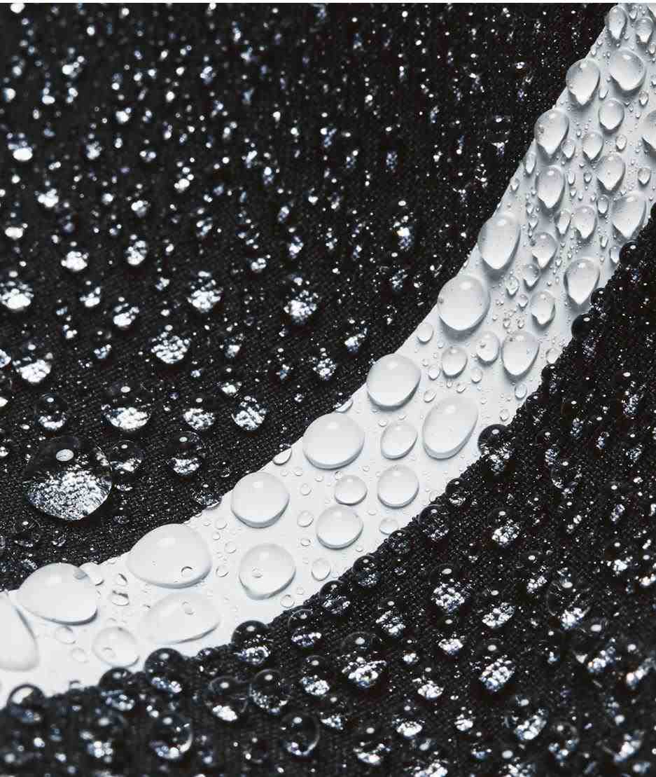 Under Armour Stormproof Cloudstrike pánská budna, černo/bílá