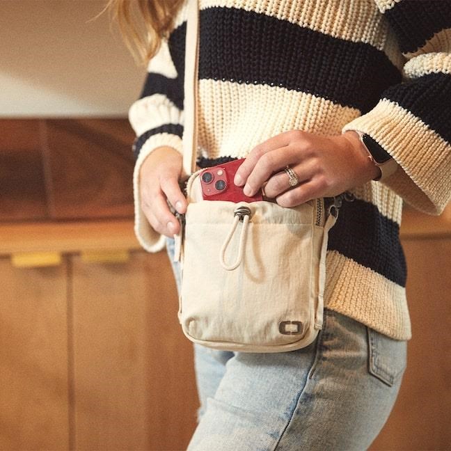Ogio Rise Pouch taška přes rameno, černá