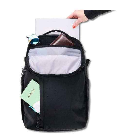 Ogio Pace Pro 20L batoh, černý