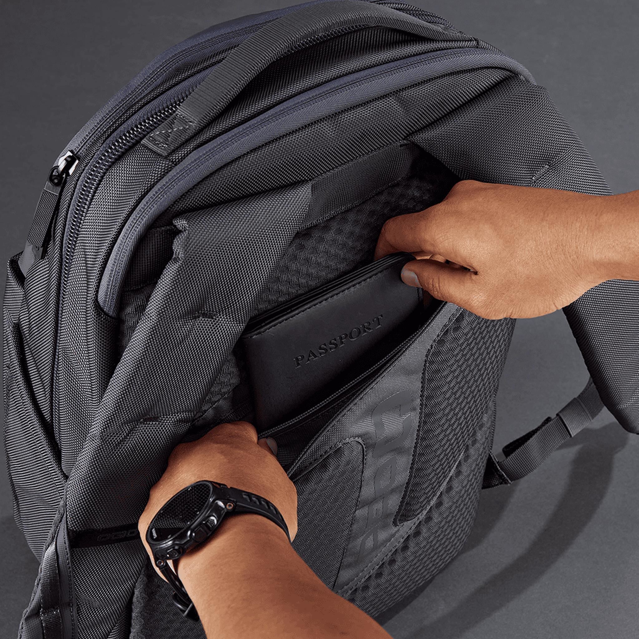 Ogio Pace Pro 20L Backpack batoh, grey pinstripe