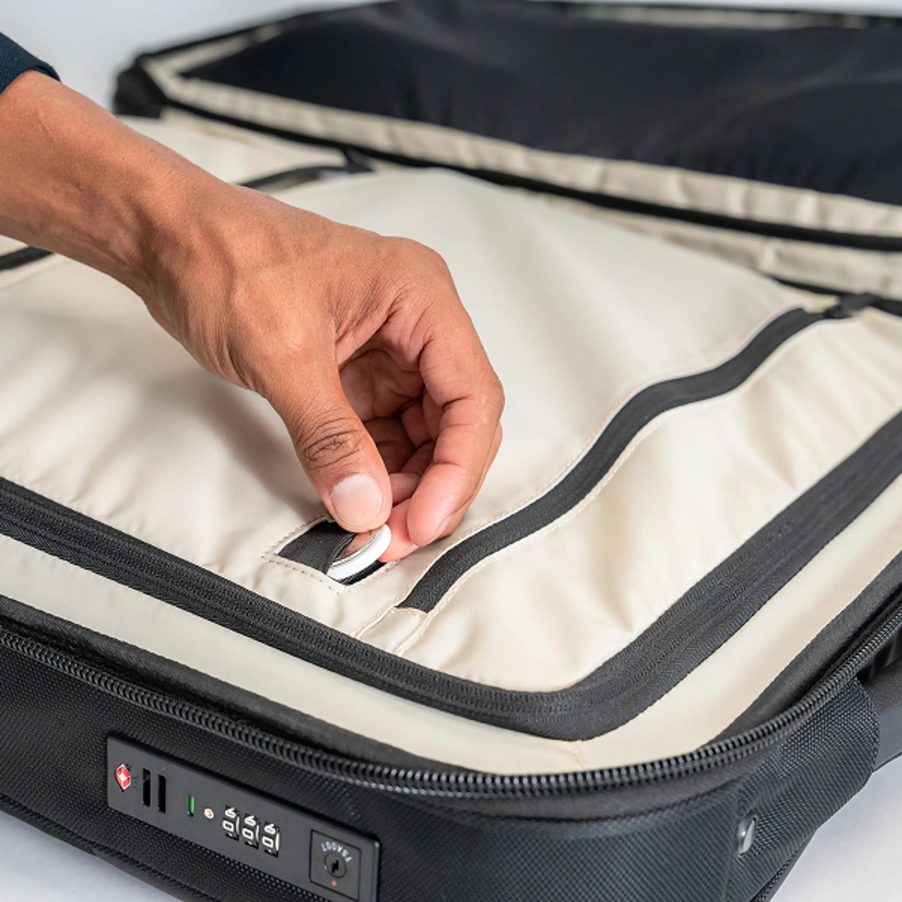 Ogio Pace Pro Hybrid Carry-on 36L cestovní zavazadlo, grey pinstripe