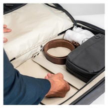 Ogio Pace Pro Hybrid Carry-on 36L cestovní zavazadlo, grey pinstripe
