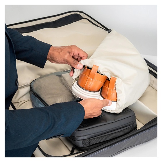 Ogio Pace Pro Hybrid Carry-on 36L cestovní zavazadlo, grey pinstripe