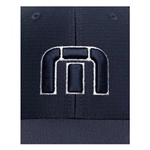 Travis Mathew B-Bahamas Fitted pánská golfová kšiltovka, modrá