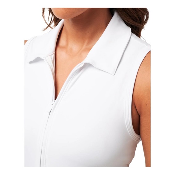 Travis Mathew Moveknit Sleeveless Polo golfové šaty, bílé