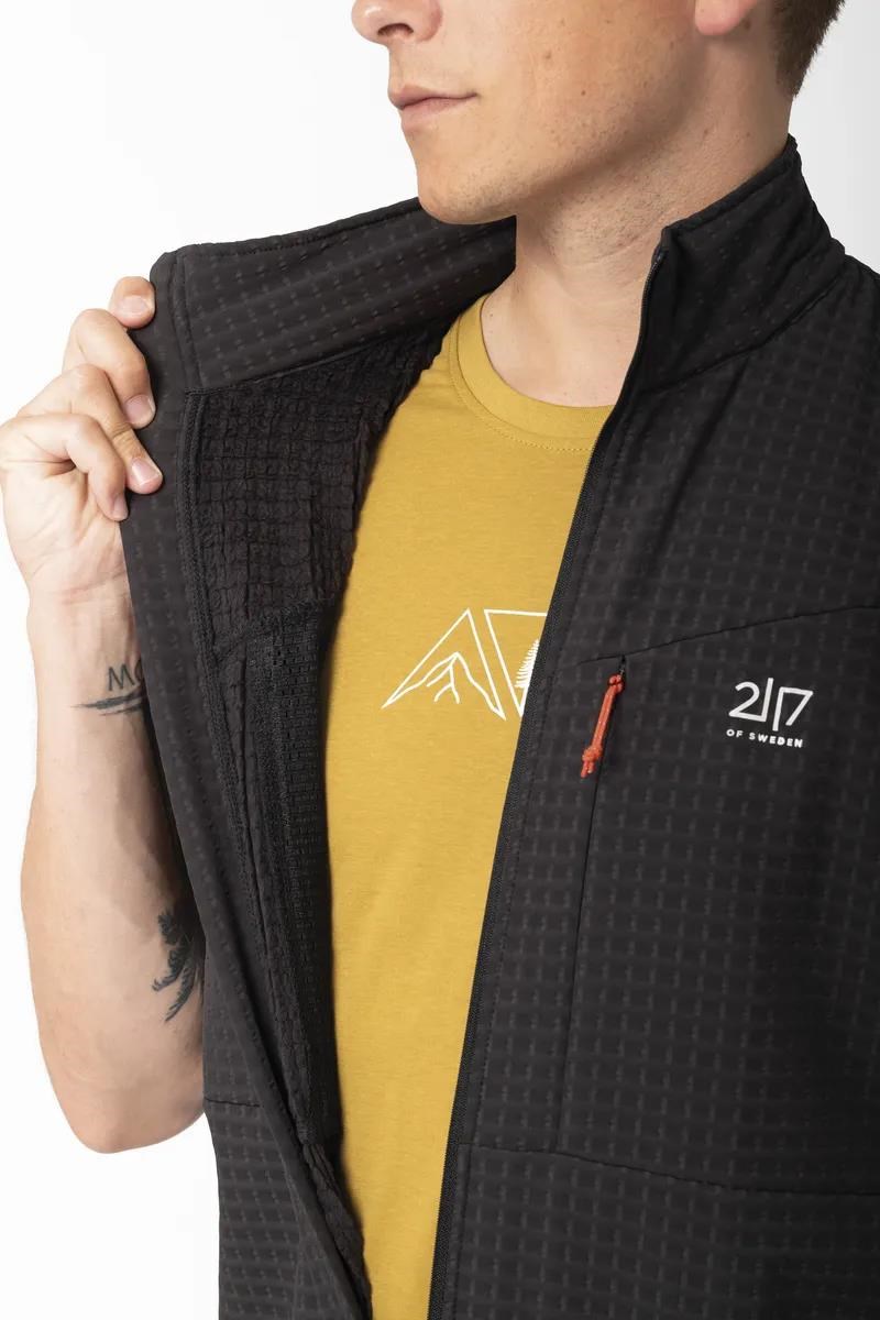 2117 of Sweden Mellom 3D Softshell pánská vesta, černá