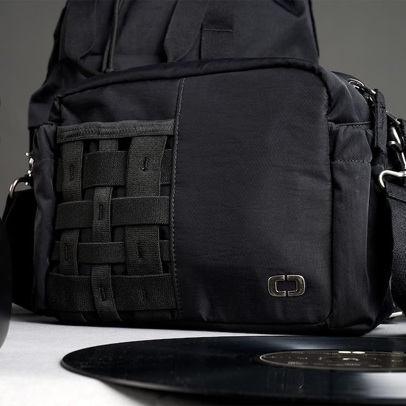 Ogio Rise Crossbody taška přes rameno, černá