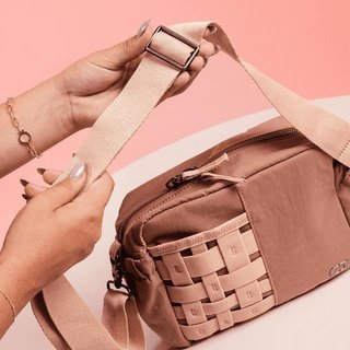 Ogio Rise Crossbody taška přes rameno, sunkissed