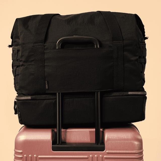 Ogio Rise Weekender Duffel 36L taška, černá