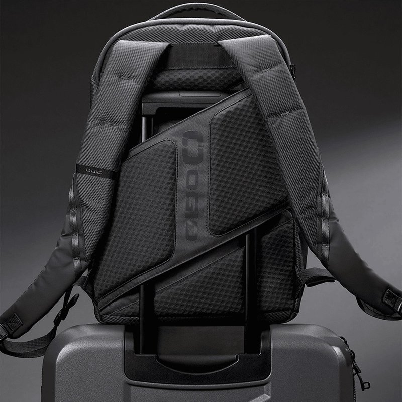 Ogio Pace Pro 20L Backpack batoh, grey pinstripe