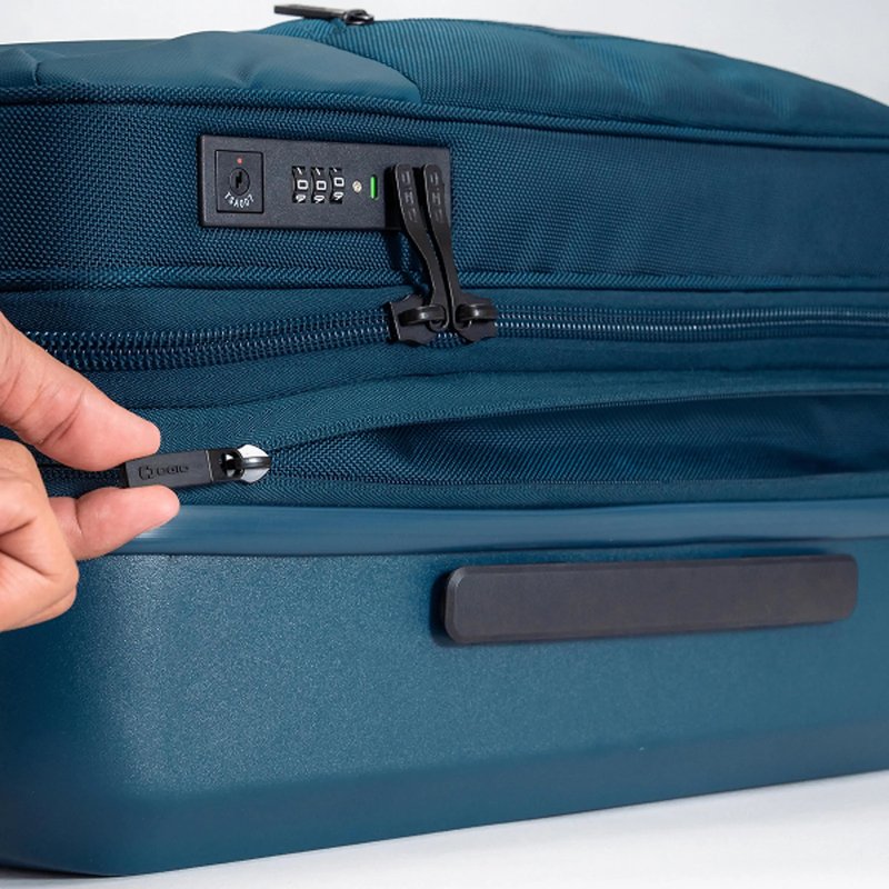 Ogio Pace Pro Hybrid Carry-on 36L cestovní zavazadlo, grey pinstripe