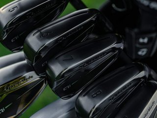 TaylorMade Qi Gunmetal Edition pánská železa, ocel