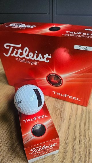 Titleist TruFeel ALIGN golfový míček s potiskem, 1ks