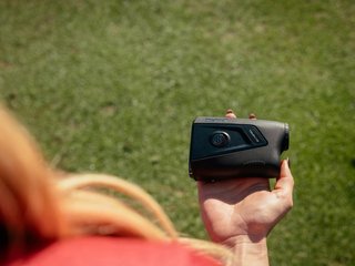 Bushnell Tour V7 Shift laserový dálkoměr