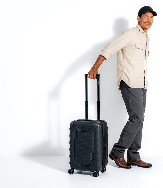 Ogio Renegade Vault Carry-On 35-40L travel bag, bílý