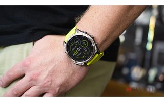 Garmin fenix® 8 – 51 mm, Solar, Sapphire, Titanium with Yellow/Graphite silicone band GPS hodinky