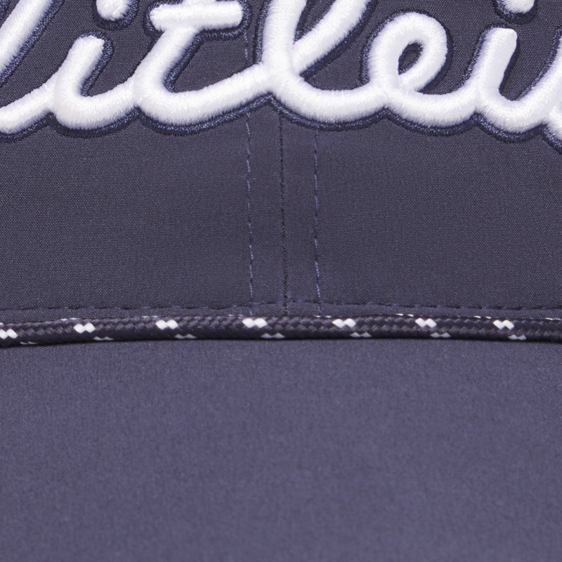 Detail splétaného provázku na kšiltu Titleist Tour Breezer