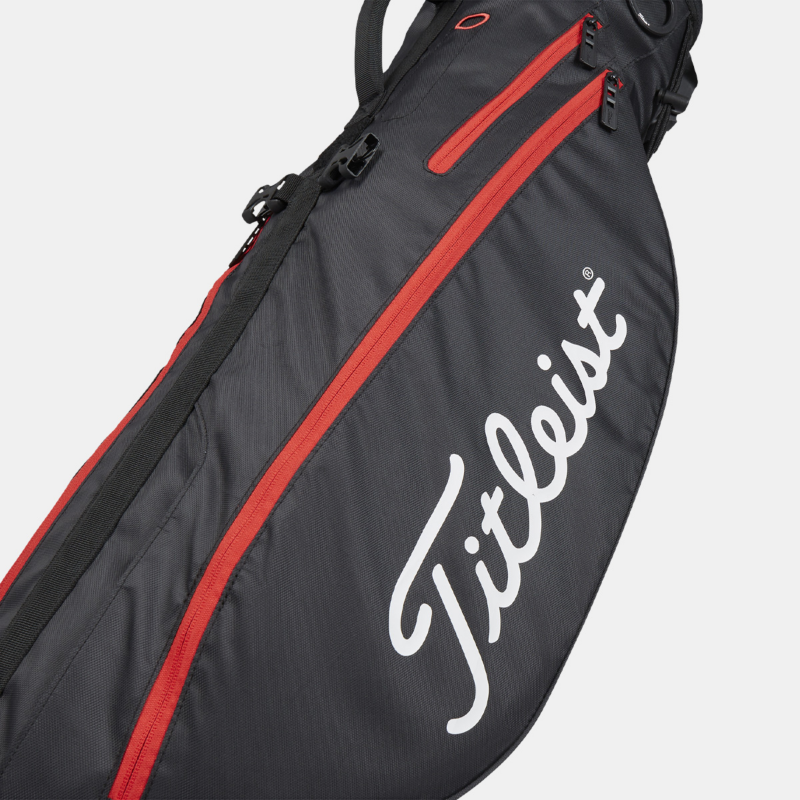 Kapsa na oblečení po celé délce na bagu Titleist Premium Carry Bag