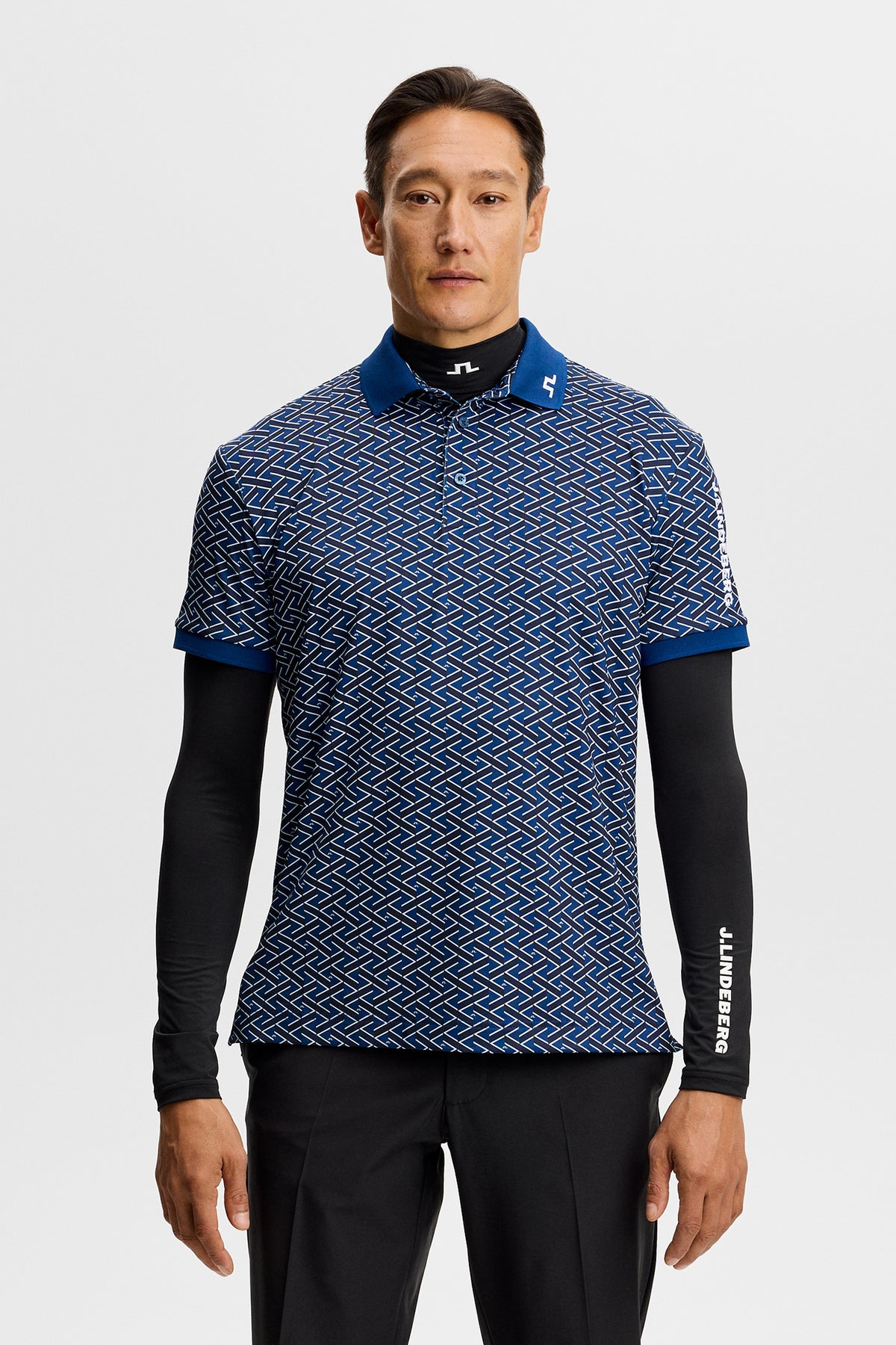 J.Lindeberg Tour Tech Print Polo Ladder Estate Navy - životní styl na hřišti