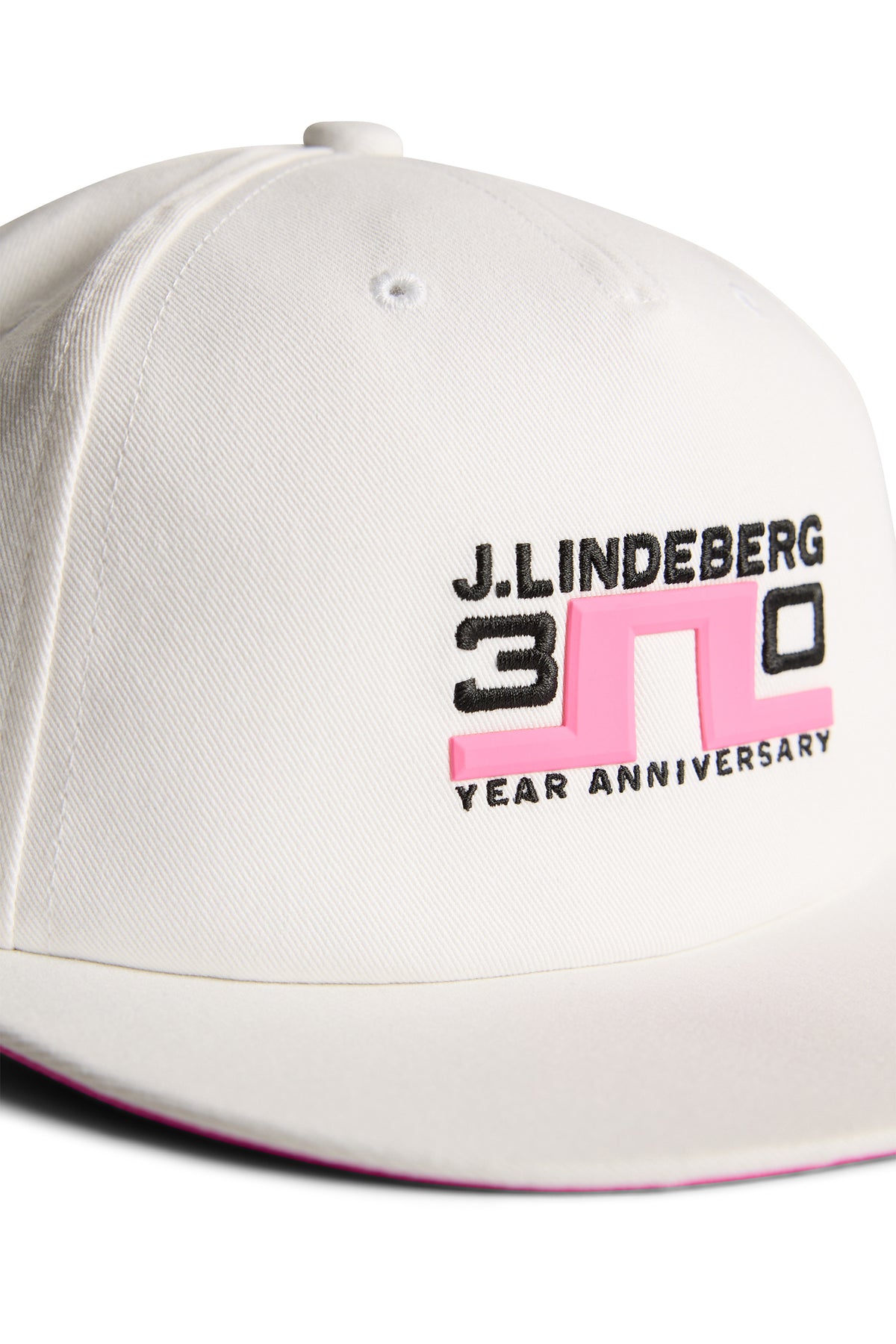 Kšiltovka J.Lindeberg 30Y Cap White – výrazný branding pod kšiltem
