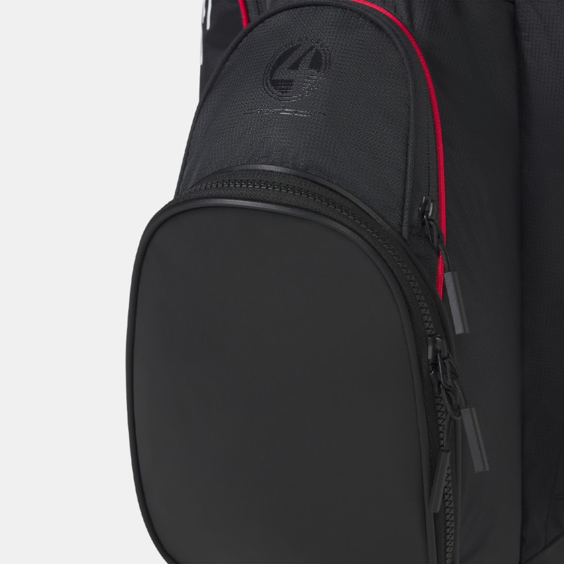 Optimalizovaná kapsa na míčky a kapsa na týčka ve tvaru podkovy na bagu Titleist Players 4 Carbon