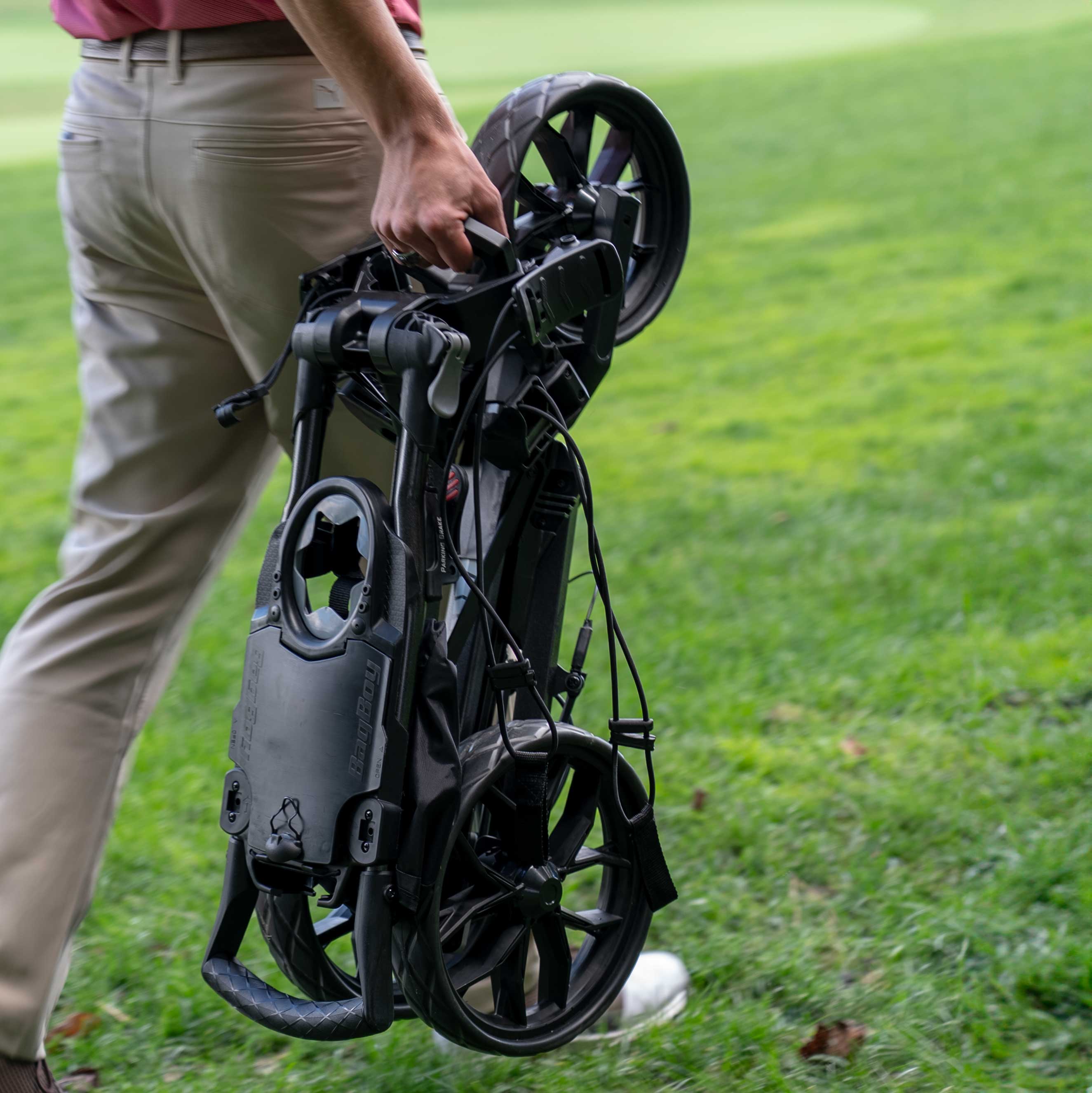 Bag Boy Slimfold — lehký a kompaktní design s automatickým otevíráním