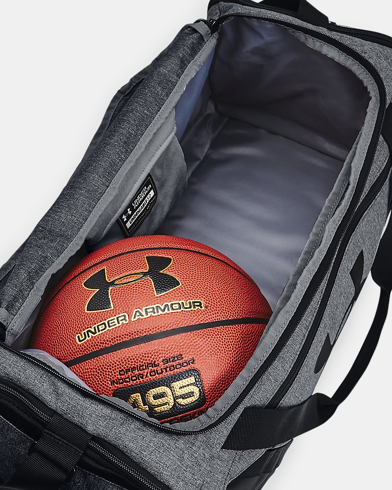 Vnitřní zasouvací kapsy uvnitř Undeniable 5.0 Small Duffle Bag