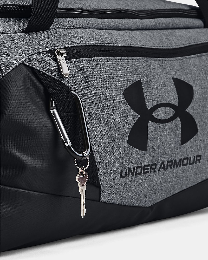 Velká přední kapsa na zip s MOLLE popruhy na Undeniable 5.0