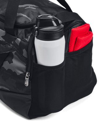 Large vented shoe and laundry pocket on the Undeniable 5.0 Small Duffle Bag