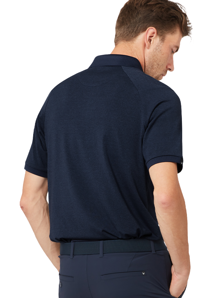 Detail technologie Callaway Swing Tech streč na ramenním švu