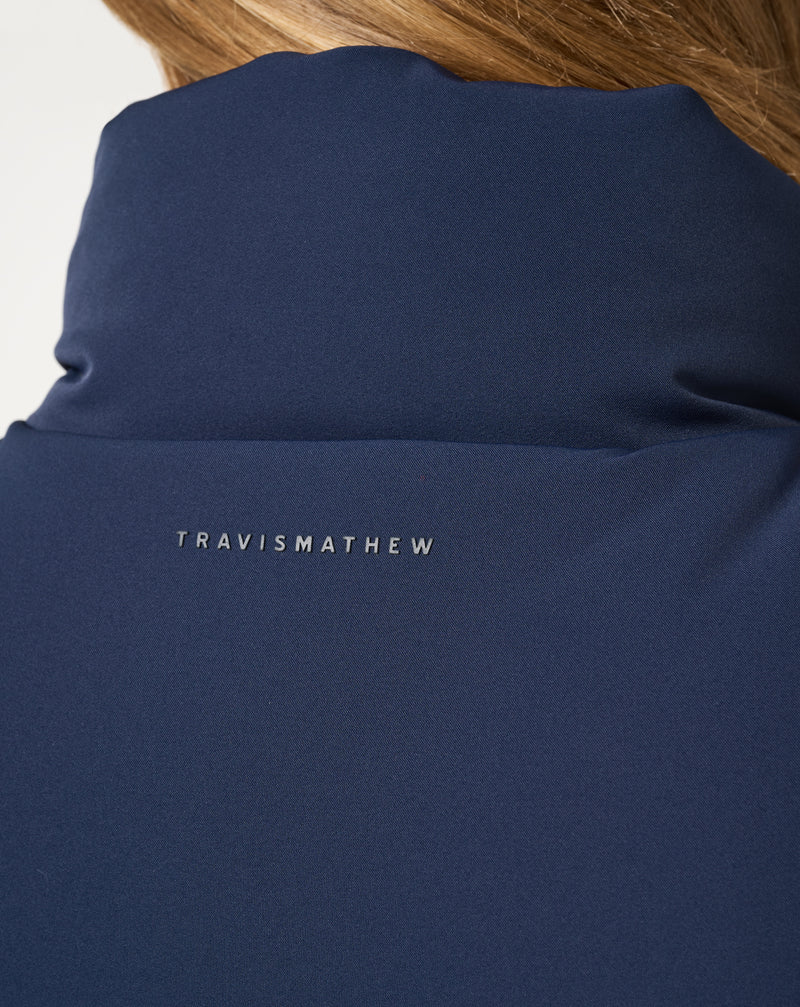 Travis Mathew Moontide Bonded Vest 2.0 – nastavitelný lem na šňůrku a kapsy na zip