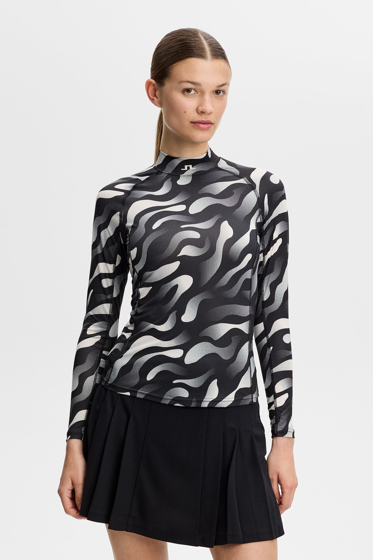 J.Lindeberg Ella Print Compression Top Bunker Fade Black Moonbeam - boční pohled na hřišti
