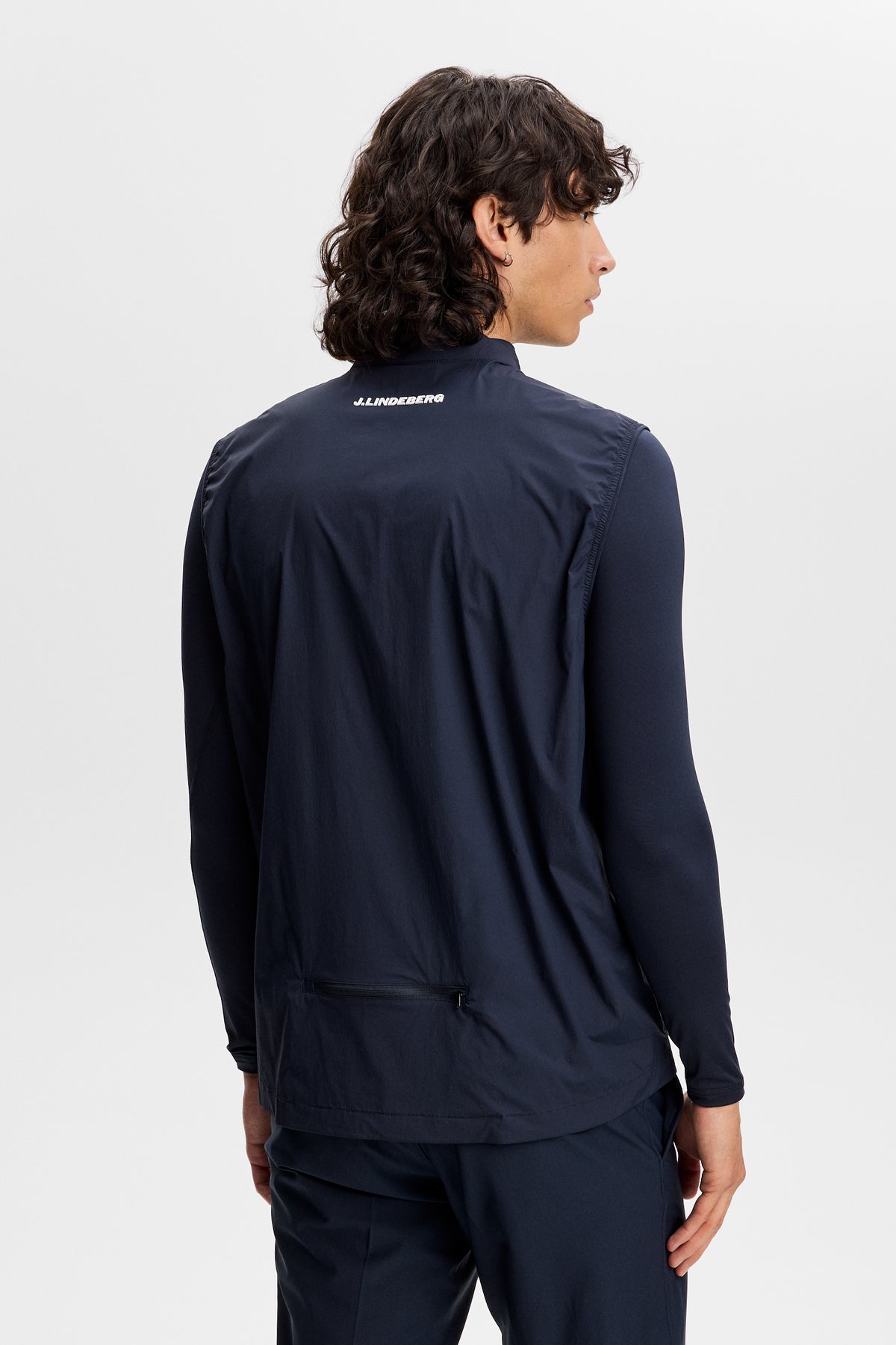 J.Lindeberg Tour Tech Packable Vest JL Navy – detail sbalitelné zadní kapsy