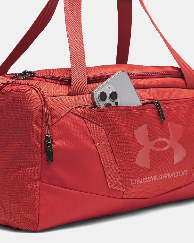 Detail přední kapsy UA Undeniable 5.0 XS Duffle